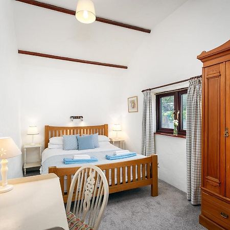 The Snug At Cornish Barn Holidays Truro Eksteriør billede
